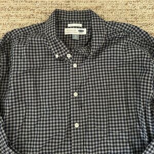 Men’s navy blue and gray button down shirt. Great condition. Size XL